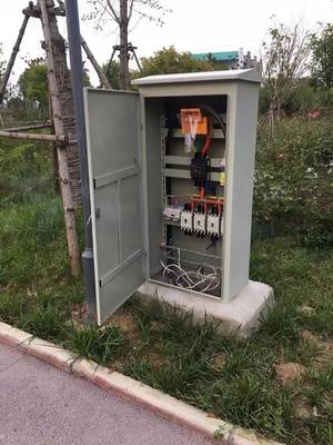 危險！鄧州某小公園配電柜門敞開 市民安全誰來管？